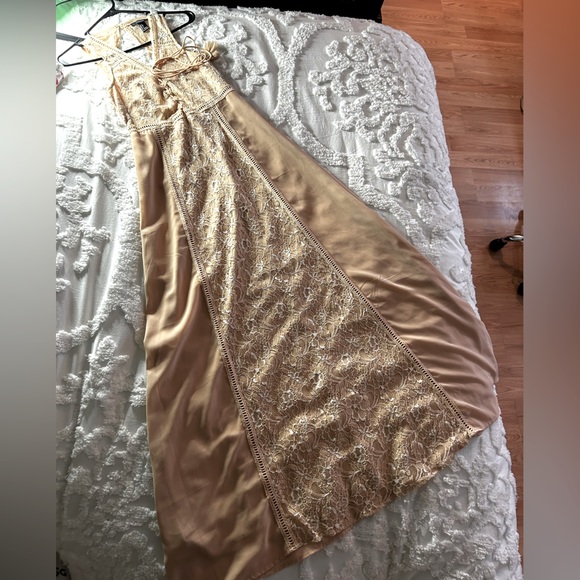Forever 21 Maxi dress with lace - Picture 2 of 7